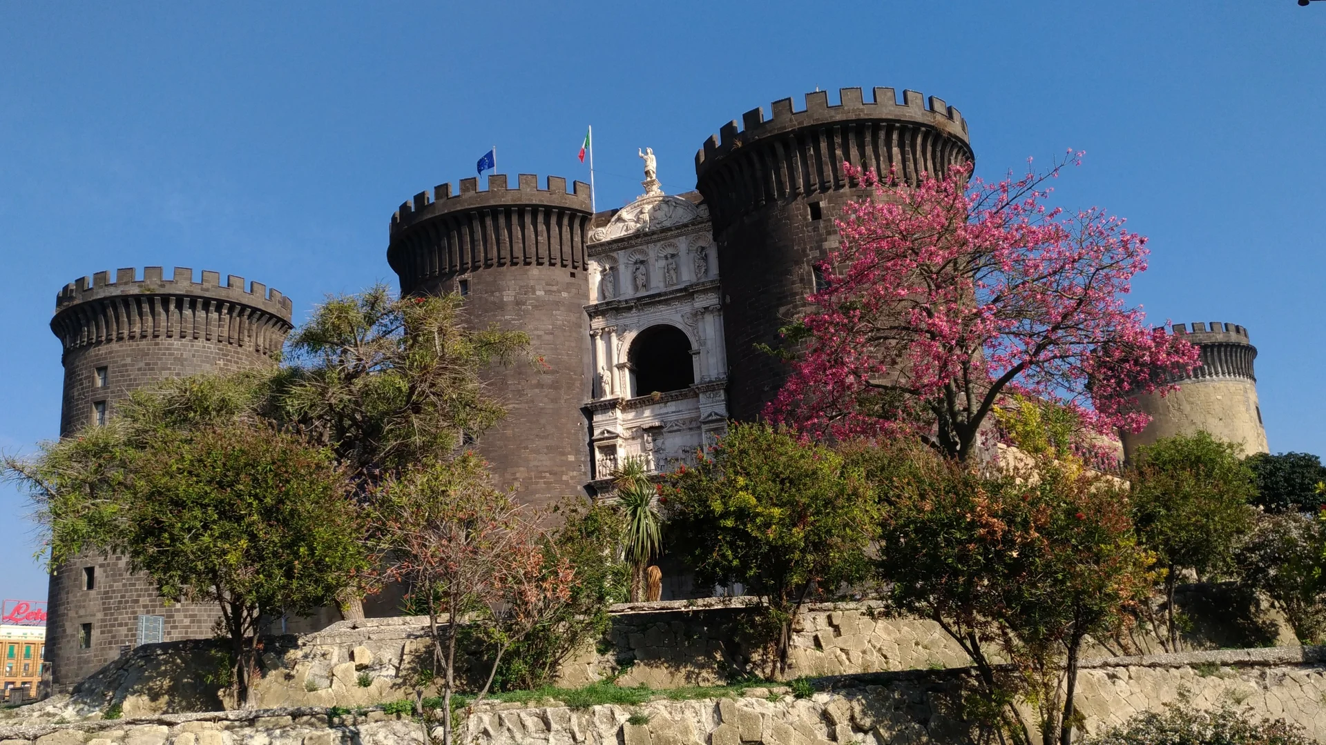 Maschio Angioino 300m